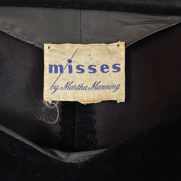 Vintage Black Velvet Dress from the 1950-60’s - Picture 10 of 10